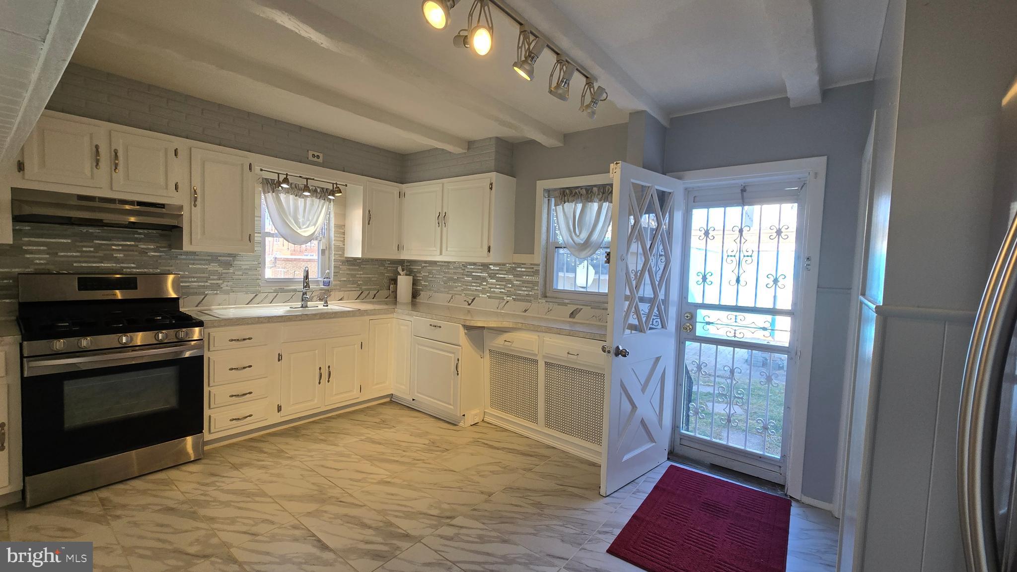 PHILADELPHIA (NORTHEAST) - Residential