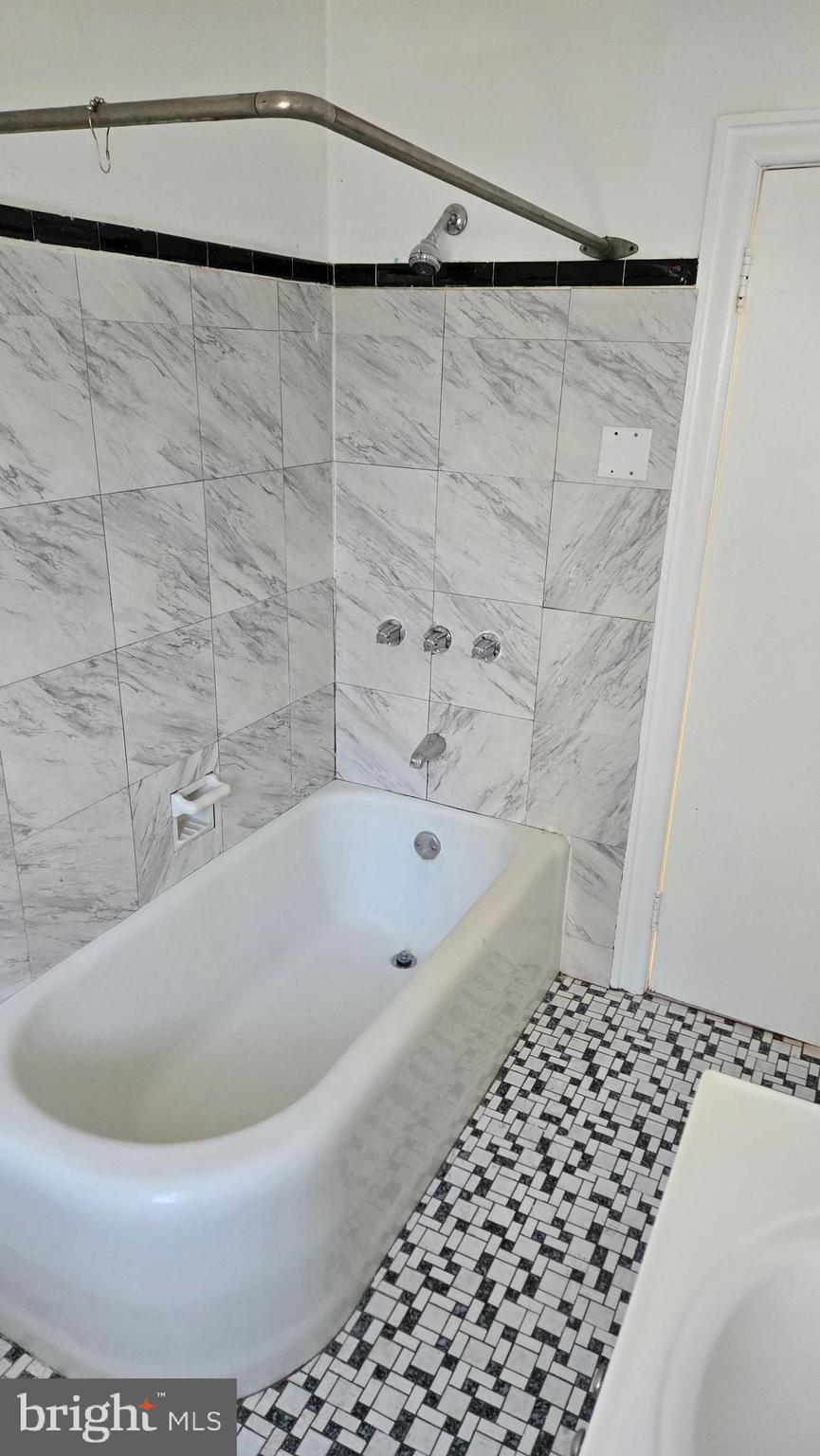 PHILADELPHIA (NORTHEAST) - Residential