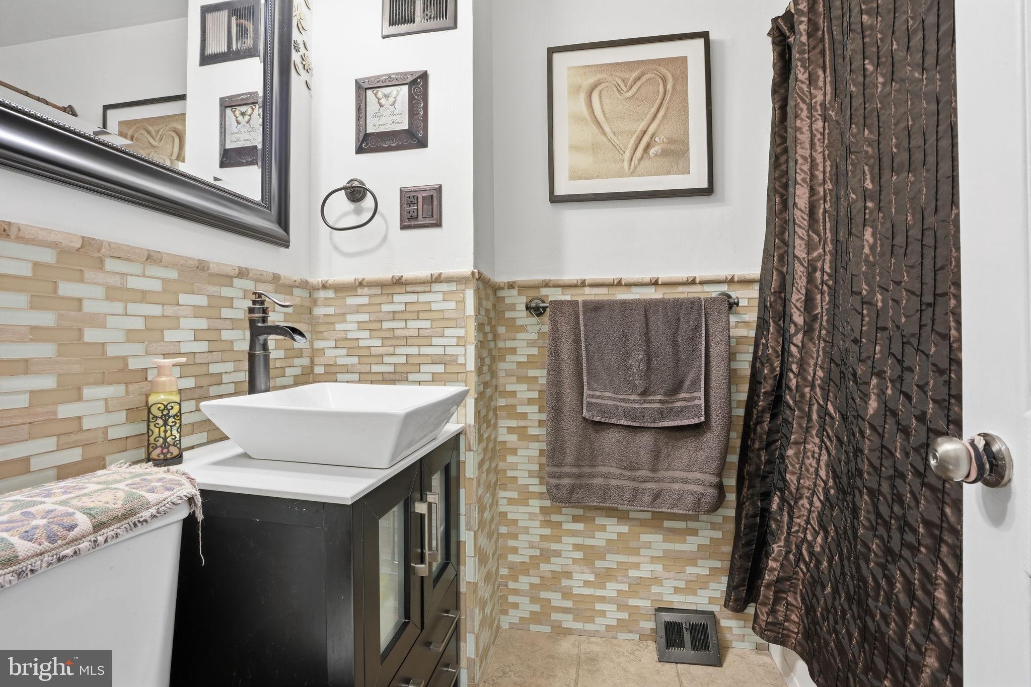 ACADEMY GARDENS - Residential Income