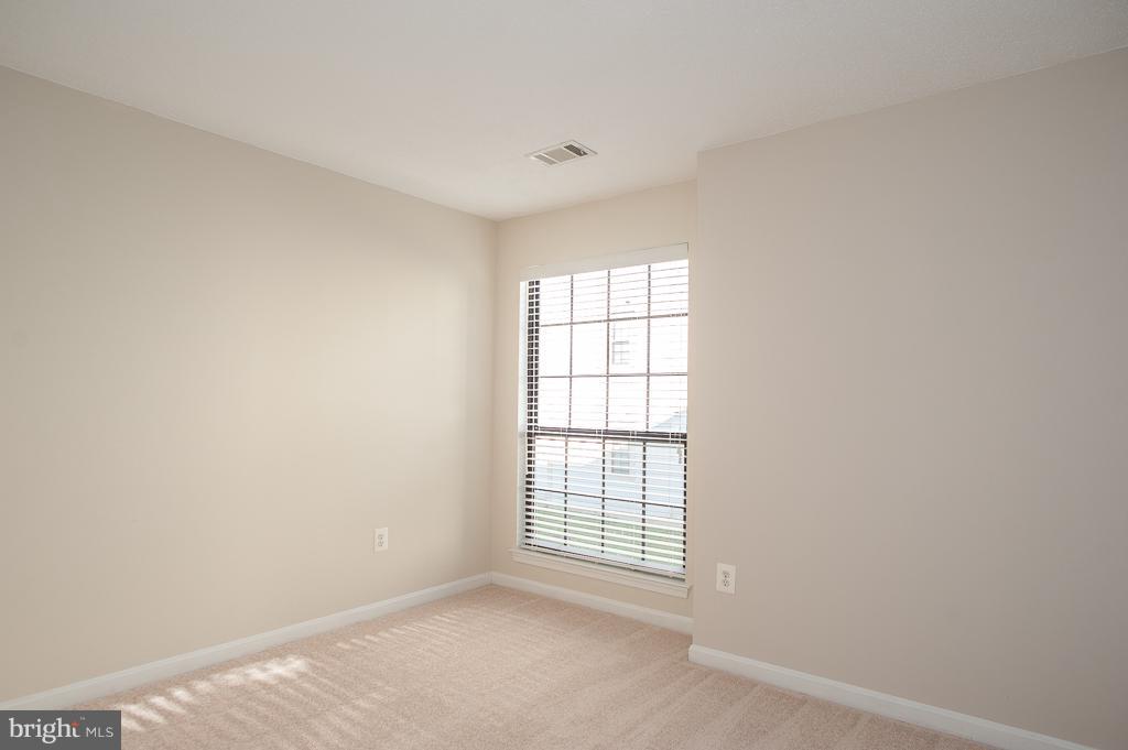 MANCHESTER LAKES - Residential Lease