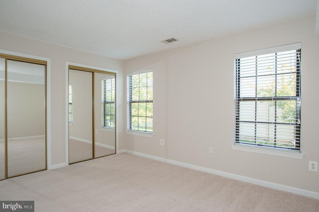 MANCHESTER LAKES - Residential Lease