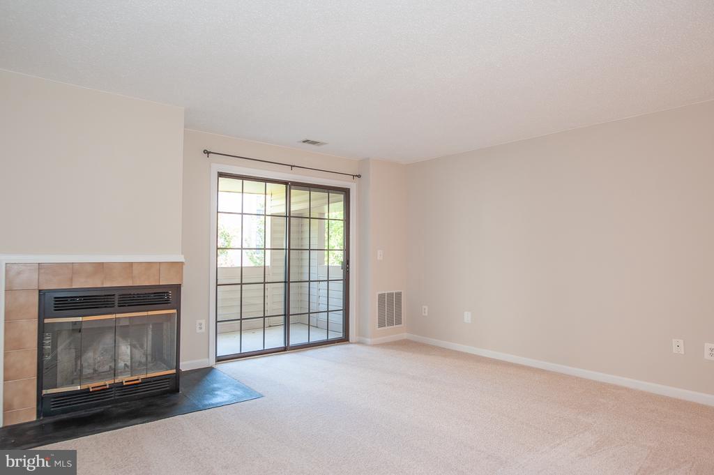 MANCHESTER LAKES - Residential Lease