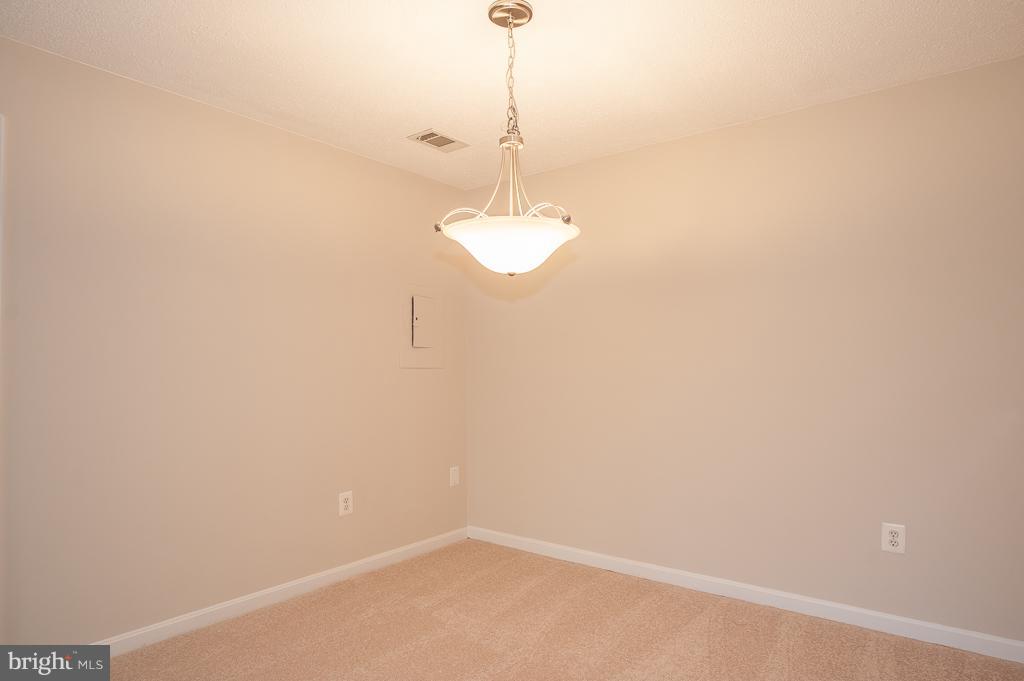 MANCHESTER LAKES - Residential Lease