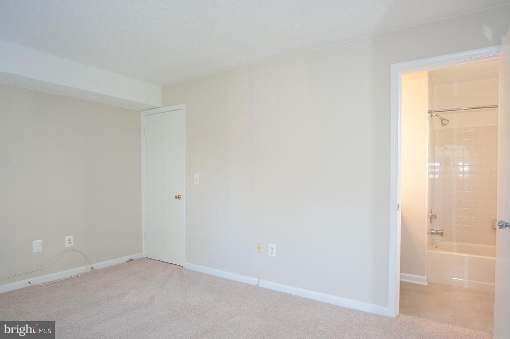 MANCHESTER LAKES - Residential Lease