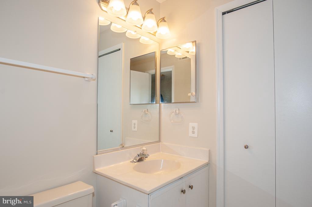 MANCHESTER LAKES - Residential Lease