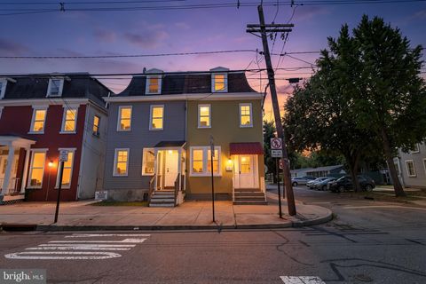 Townhouse For Sale - 348 E Broad Street<br/> BURLINGTON, NJ 08016