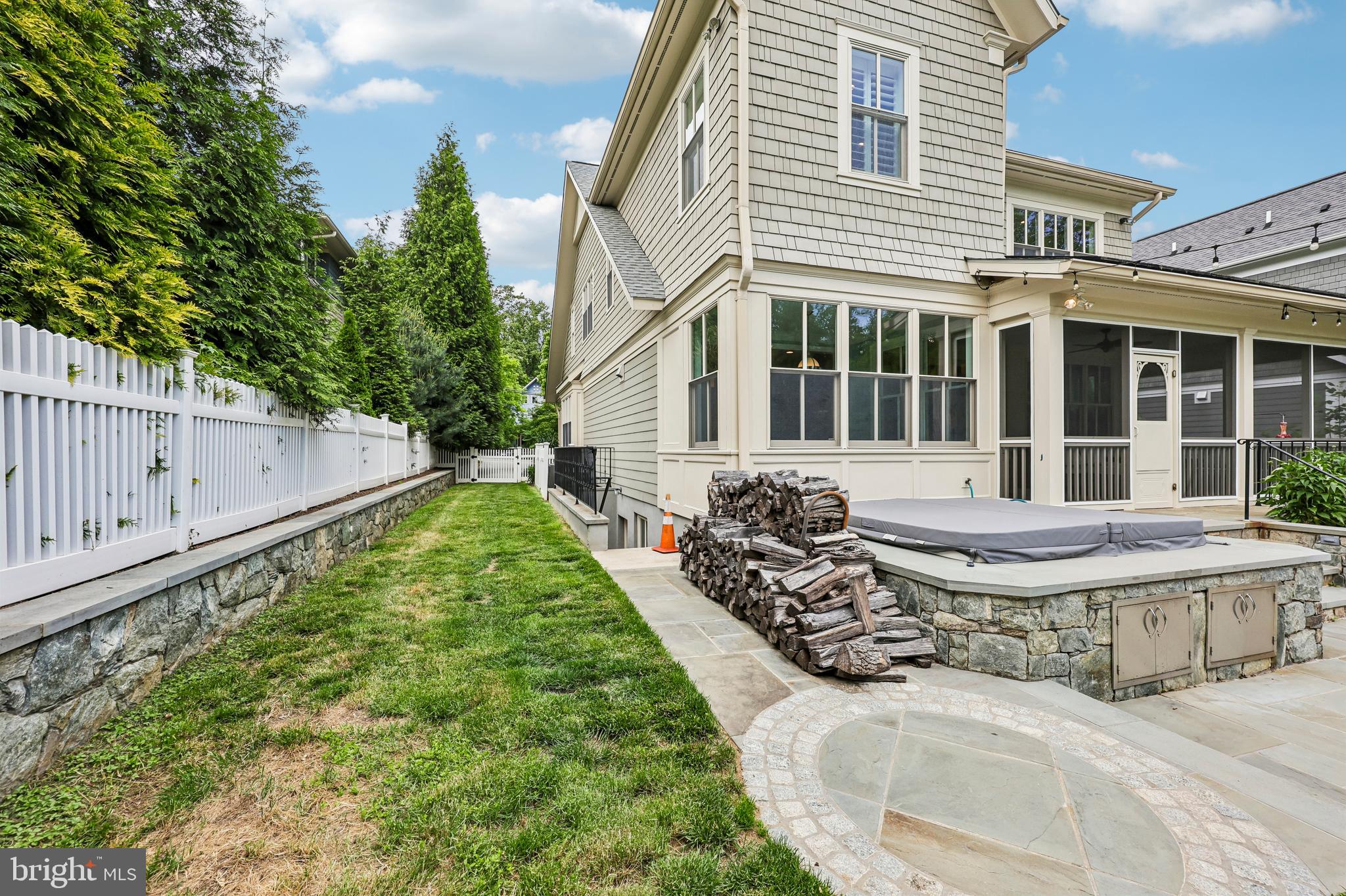 WOODMONT - Residential