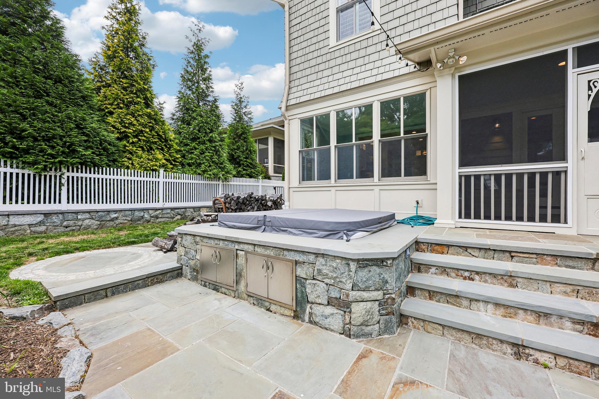 WOODMONT - Residential