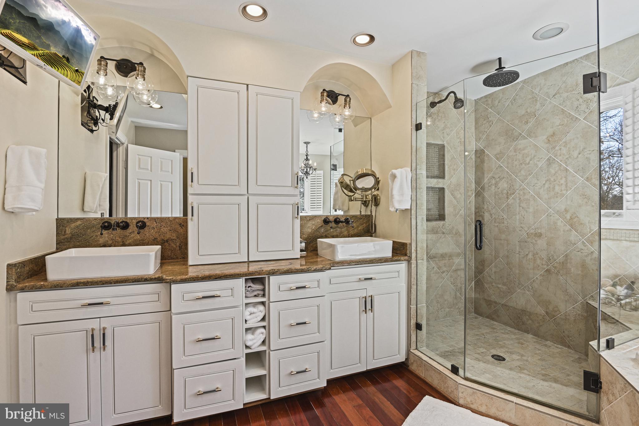 RESTON - Residential