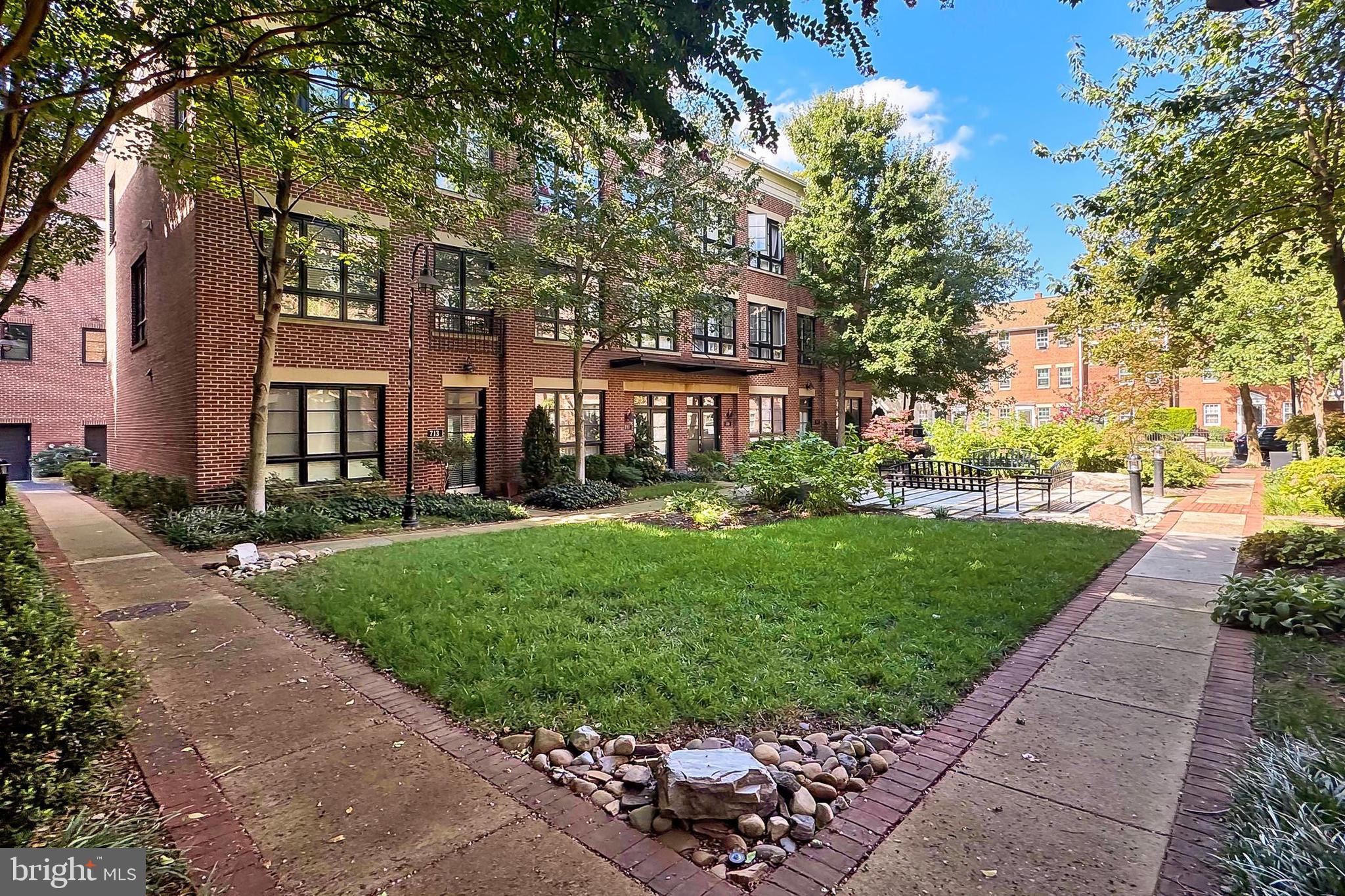 BRADDOCK LOFTS - Residential