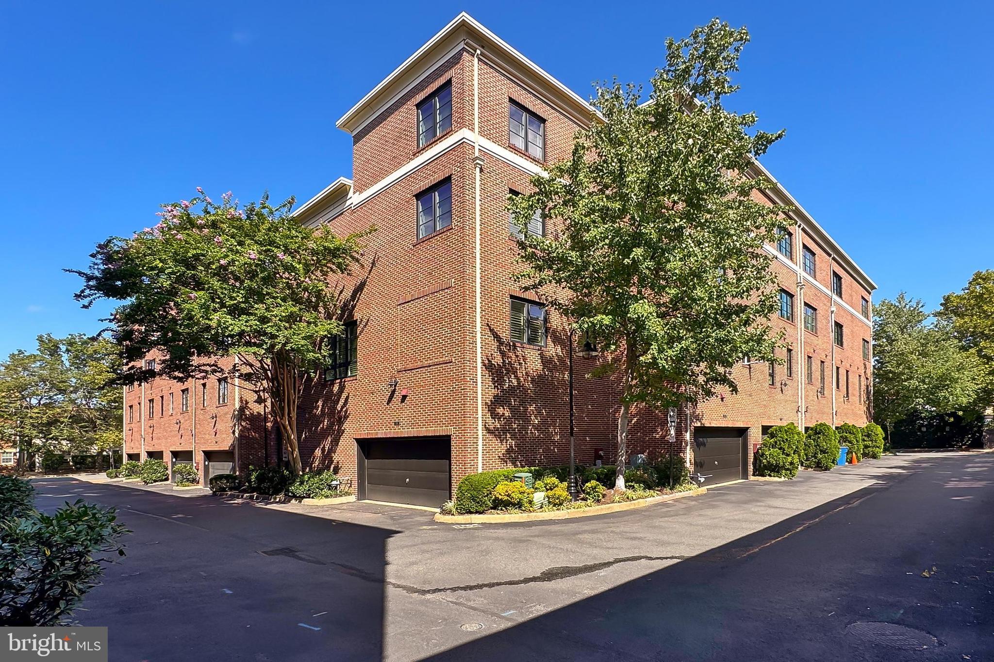 BRADDOCK LOFTS - Residential
