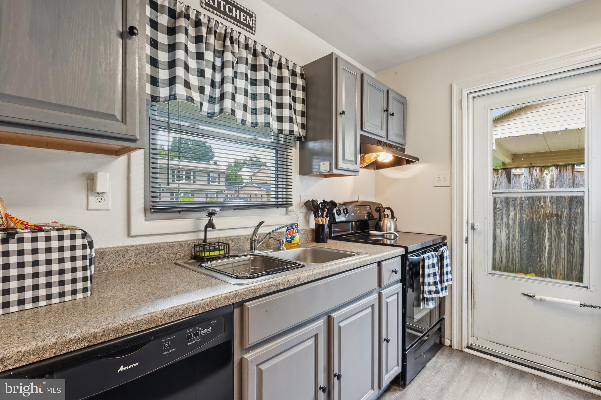 MAPLE RIDGE - Residential