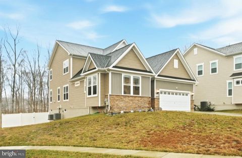 Photo of 11101 Applecross Court, WHITE PLAINS, MD 20695 (MLS # MDCH2055260)