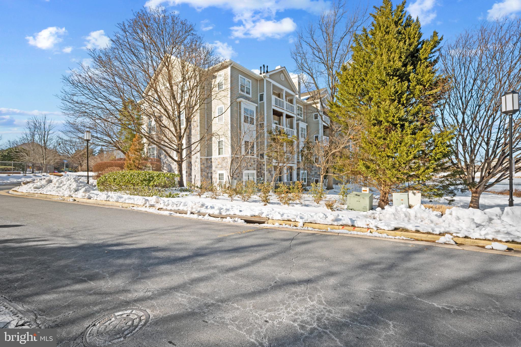 EDGEWATER AT TOWN CENTER - Residential