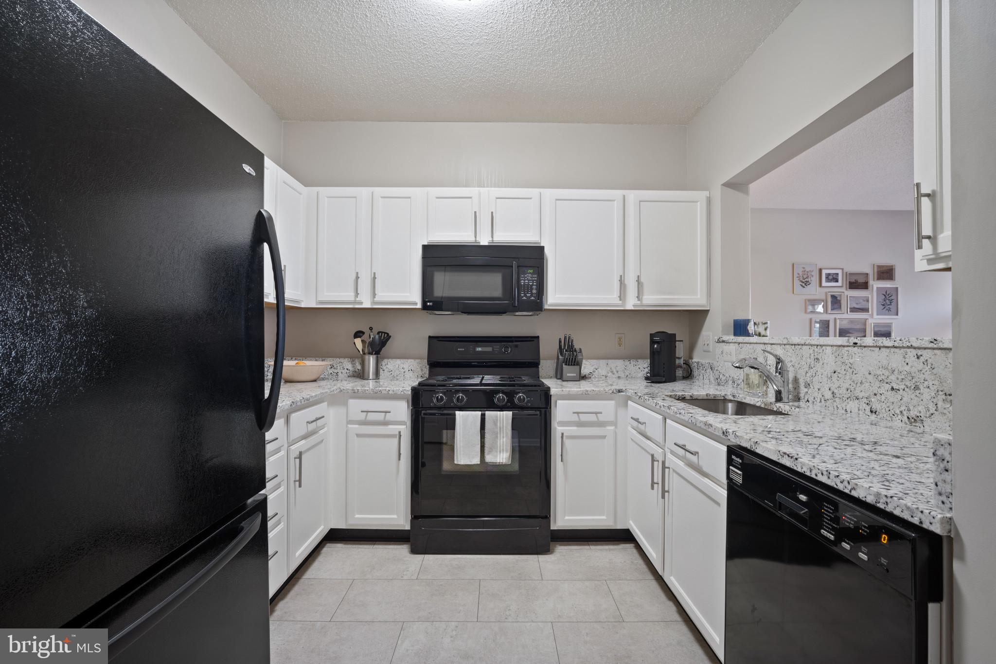 EDGEWATER AT TOWN CENTER - Residential