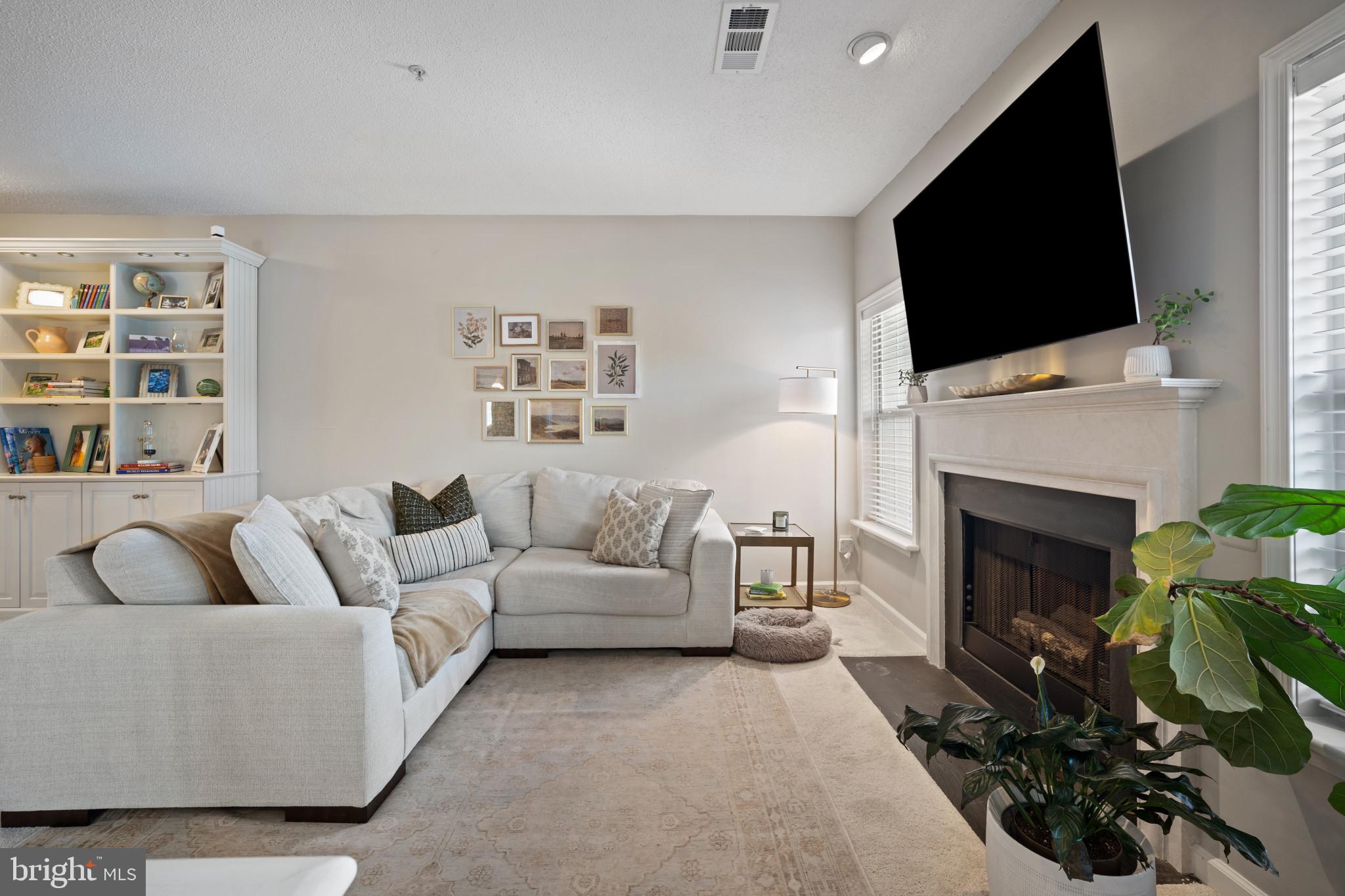 EDGEWATER AT TOWN CENTER - Residential