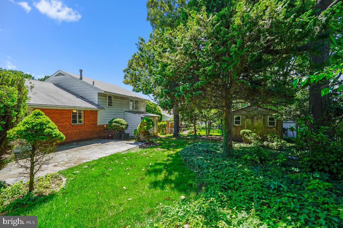 CRESTWOOD MANOR - Residential