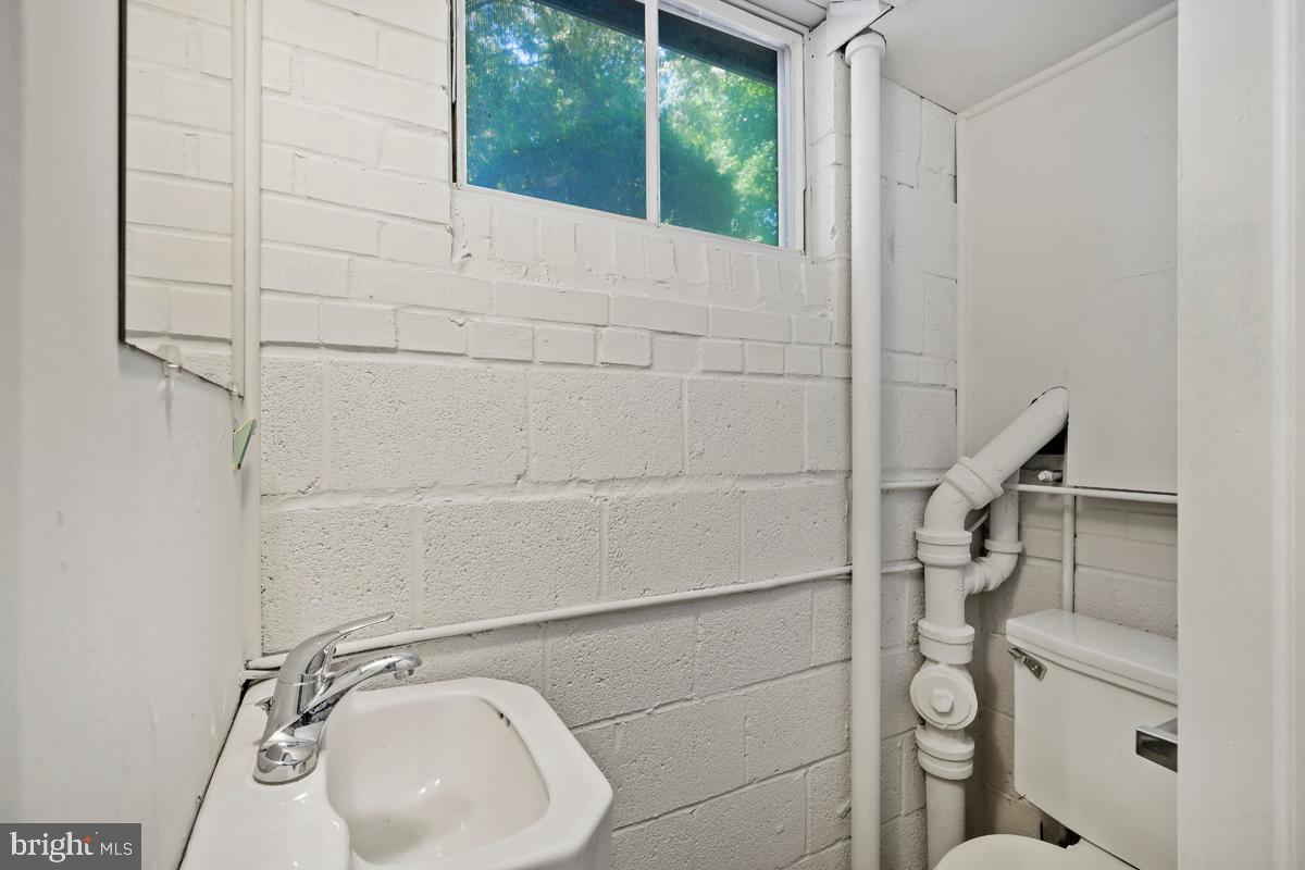 CRESTWOOD MANOR - Residential