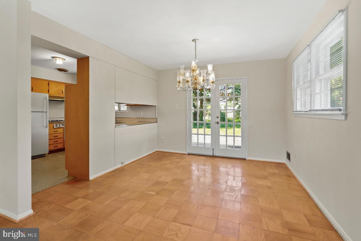 CRESTWOOD MANOR - Residential