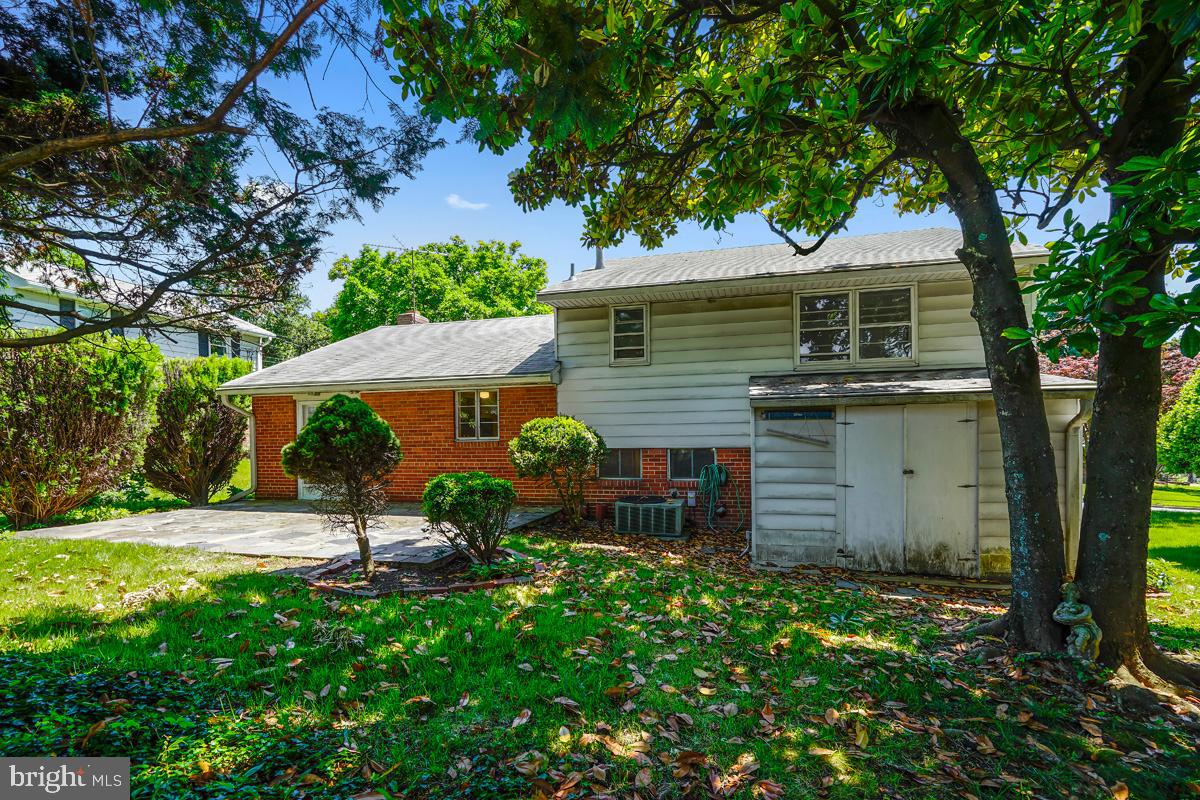 CRESTWOOD MANOR - Residential