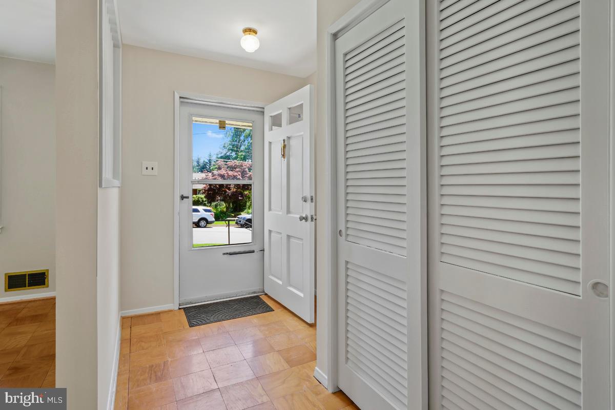 CRESTWOOD MANOR - Residential