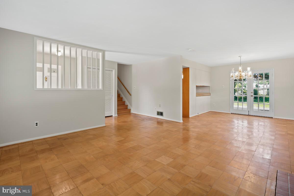 CRESTWOOD MANOR - Residential