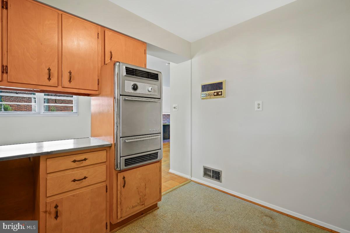 CRESTWOOD MANOR - Residential