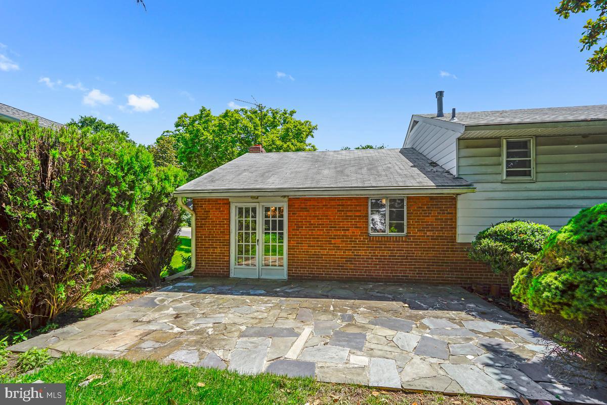 CRESTWOOD MANOR - Residential