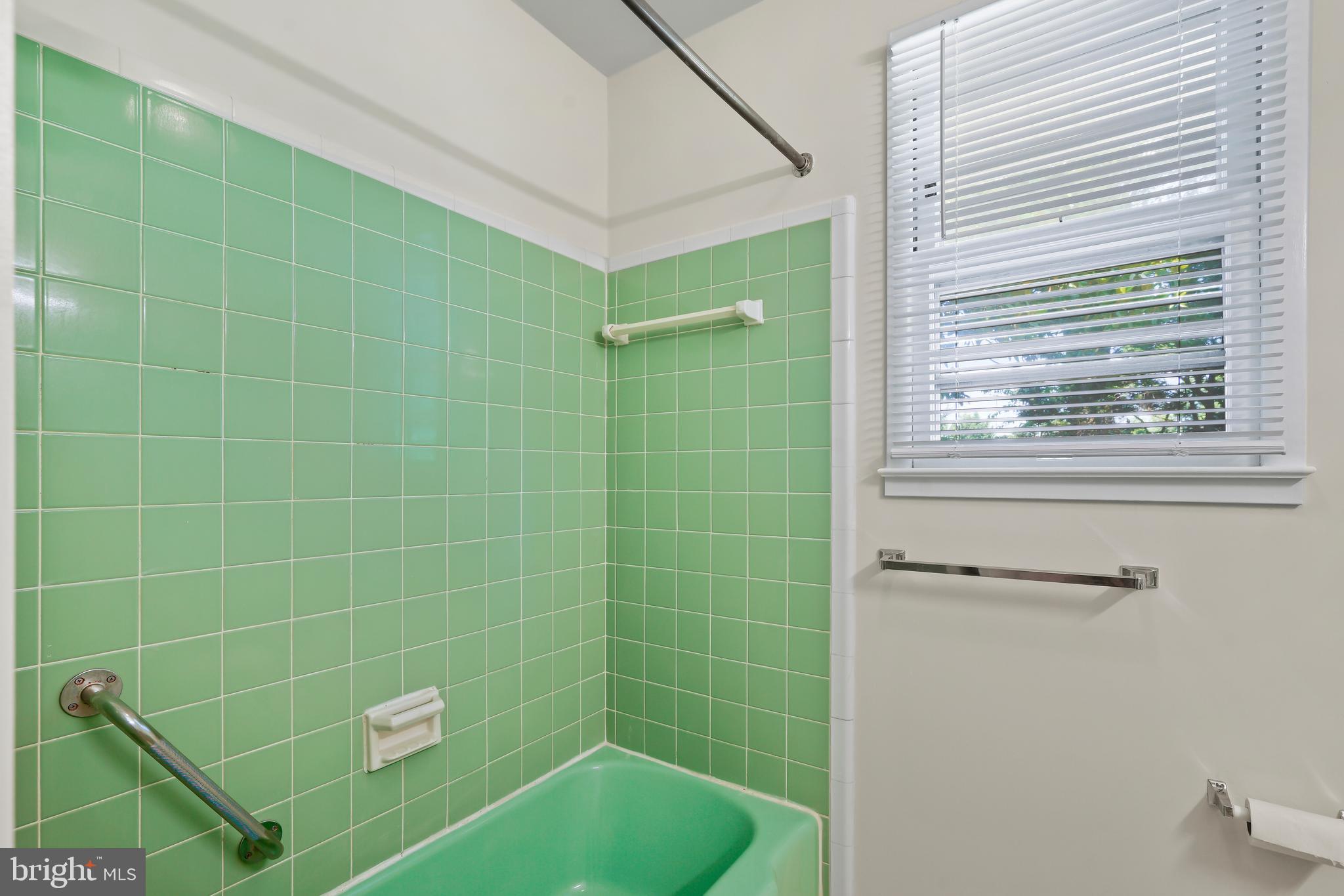 CRESTWOOD MANOR - Residential