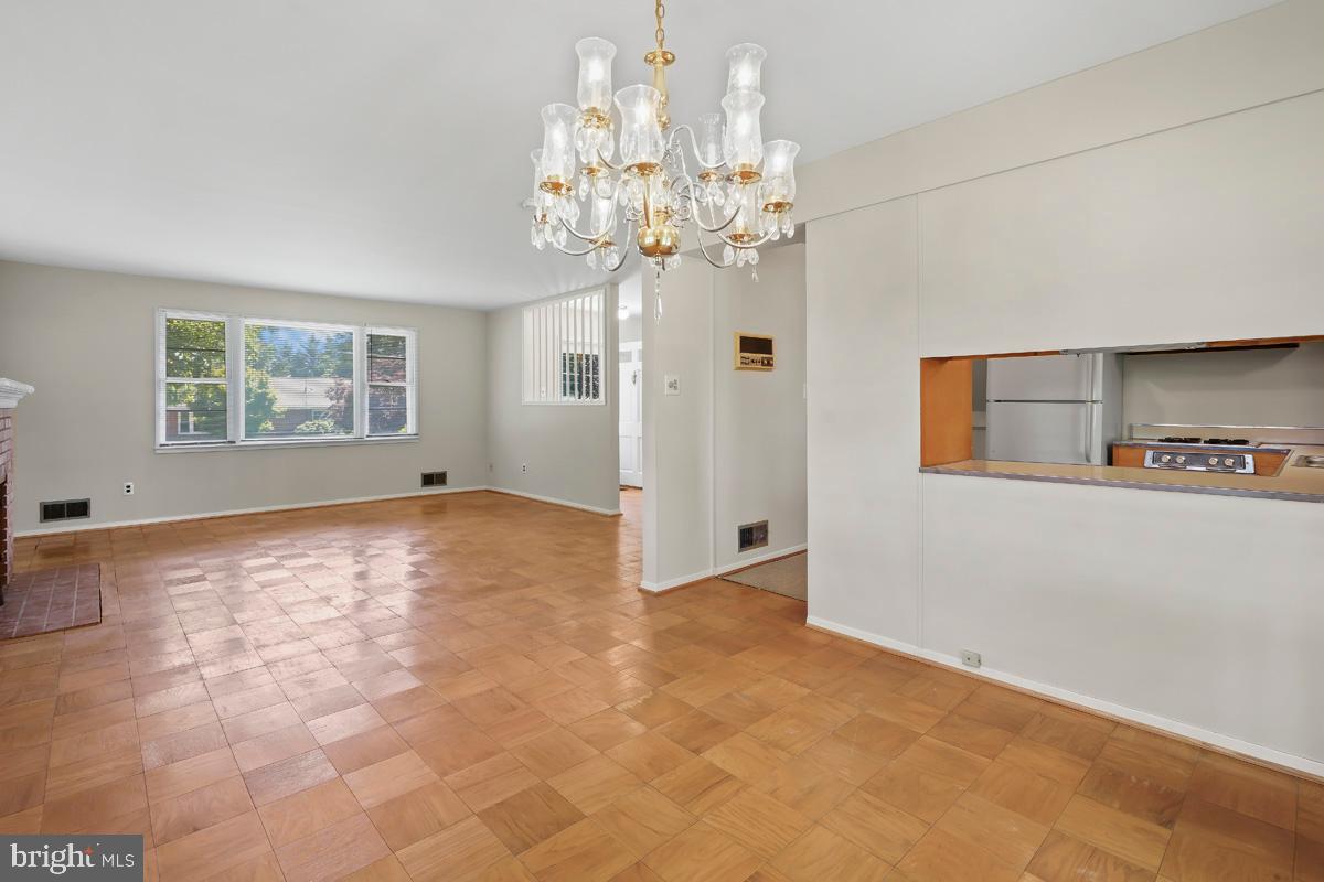 CRESTWOOD MANOR - Residential