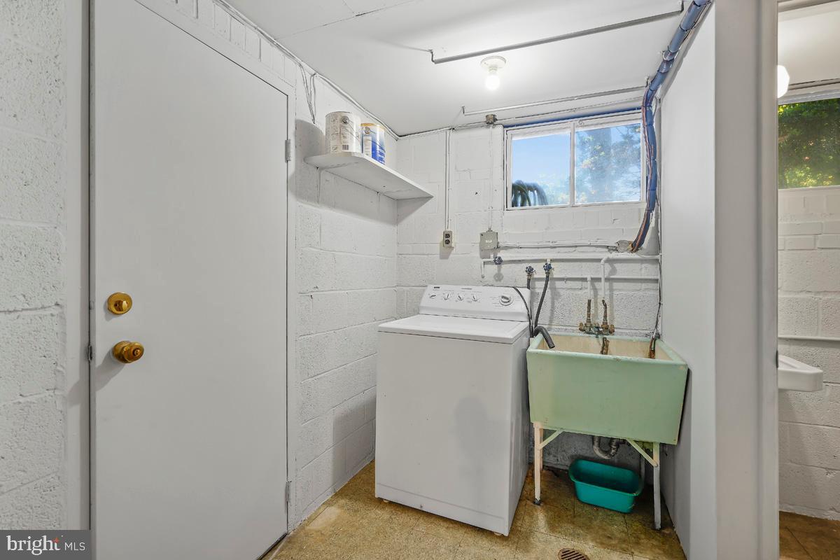 CRESTWOOD MANOR - Residential