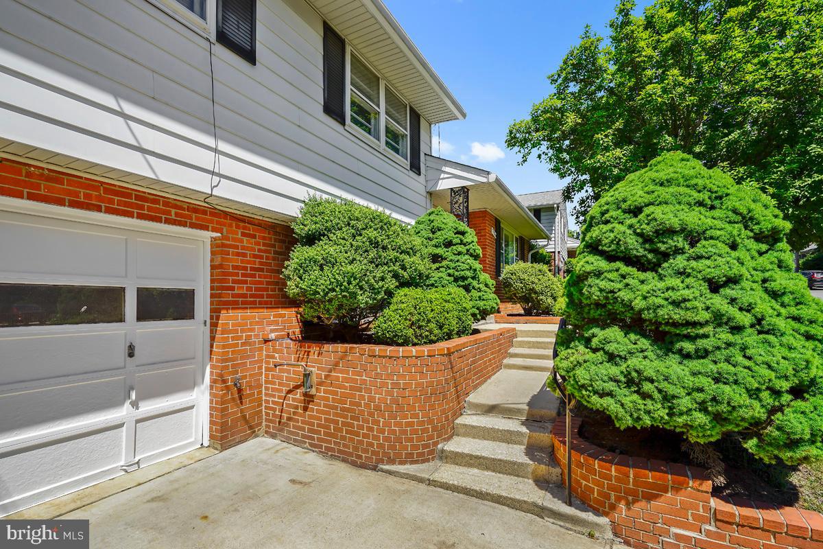 CRESTWOOD MANOR - Residential