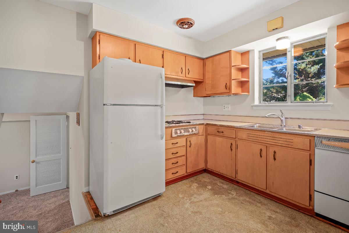 CRESTWOOD MANOR - Residential