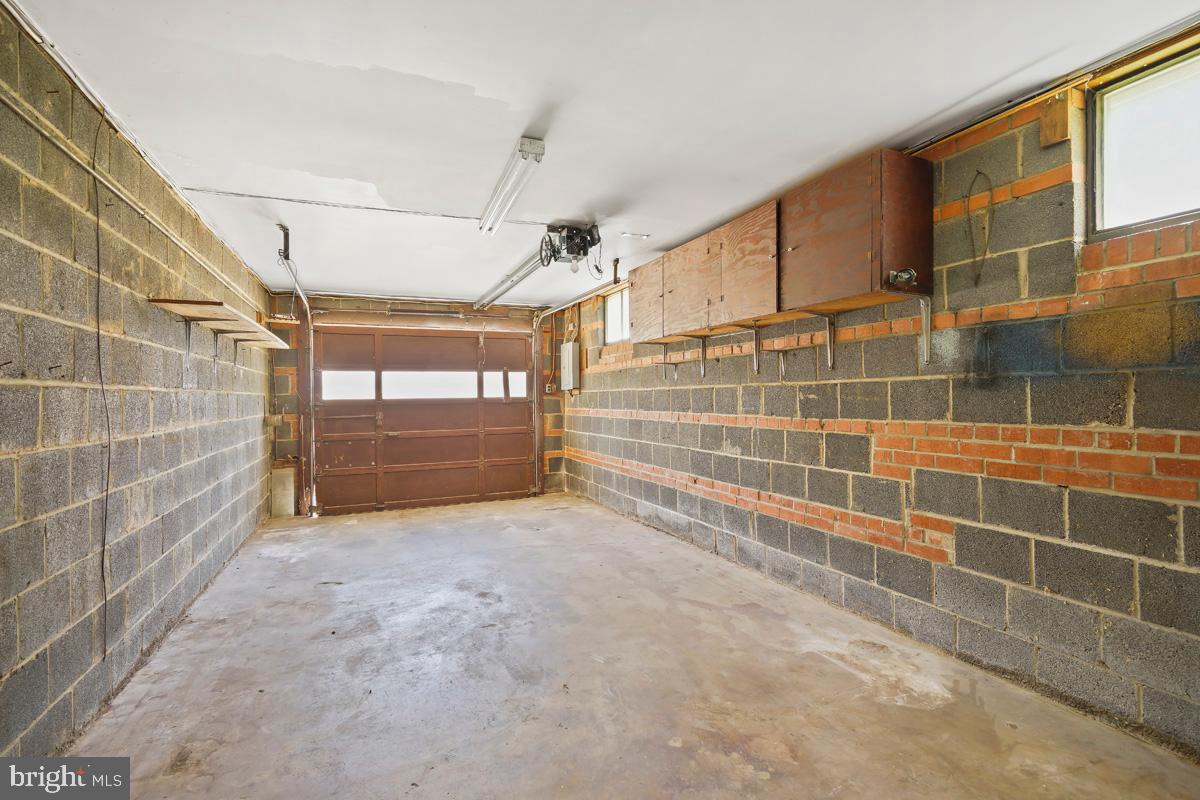 CRESTWOOD MANOR - Residential