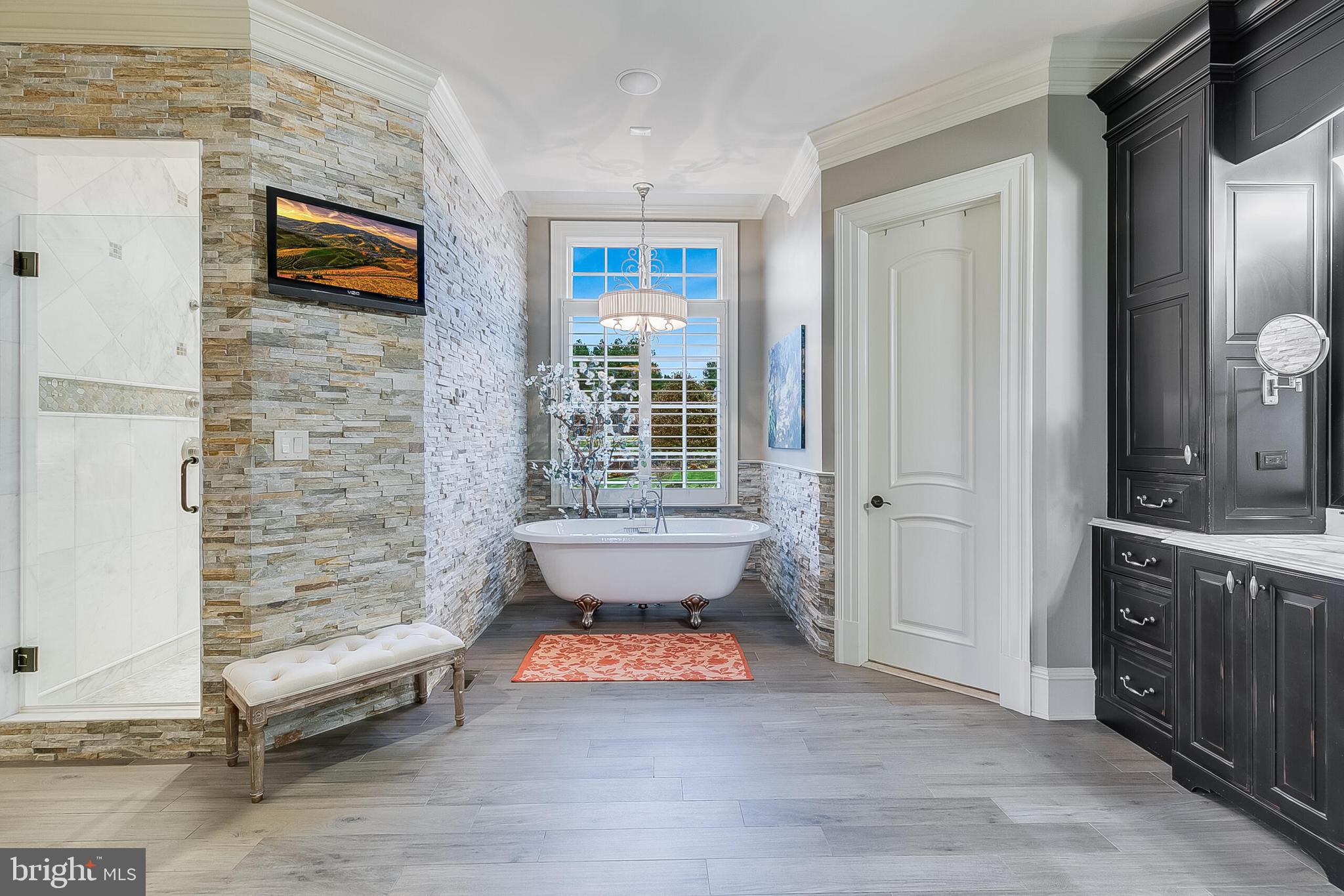 CREIGHTON FARMS - Residential