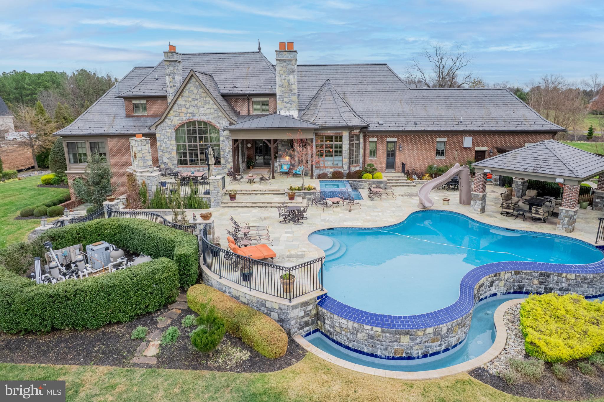 CREIGHTON FARMS - Residential