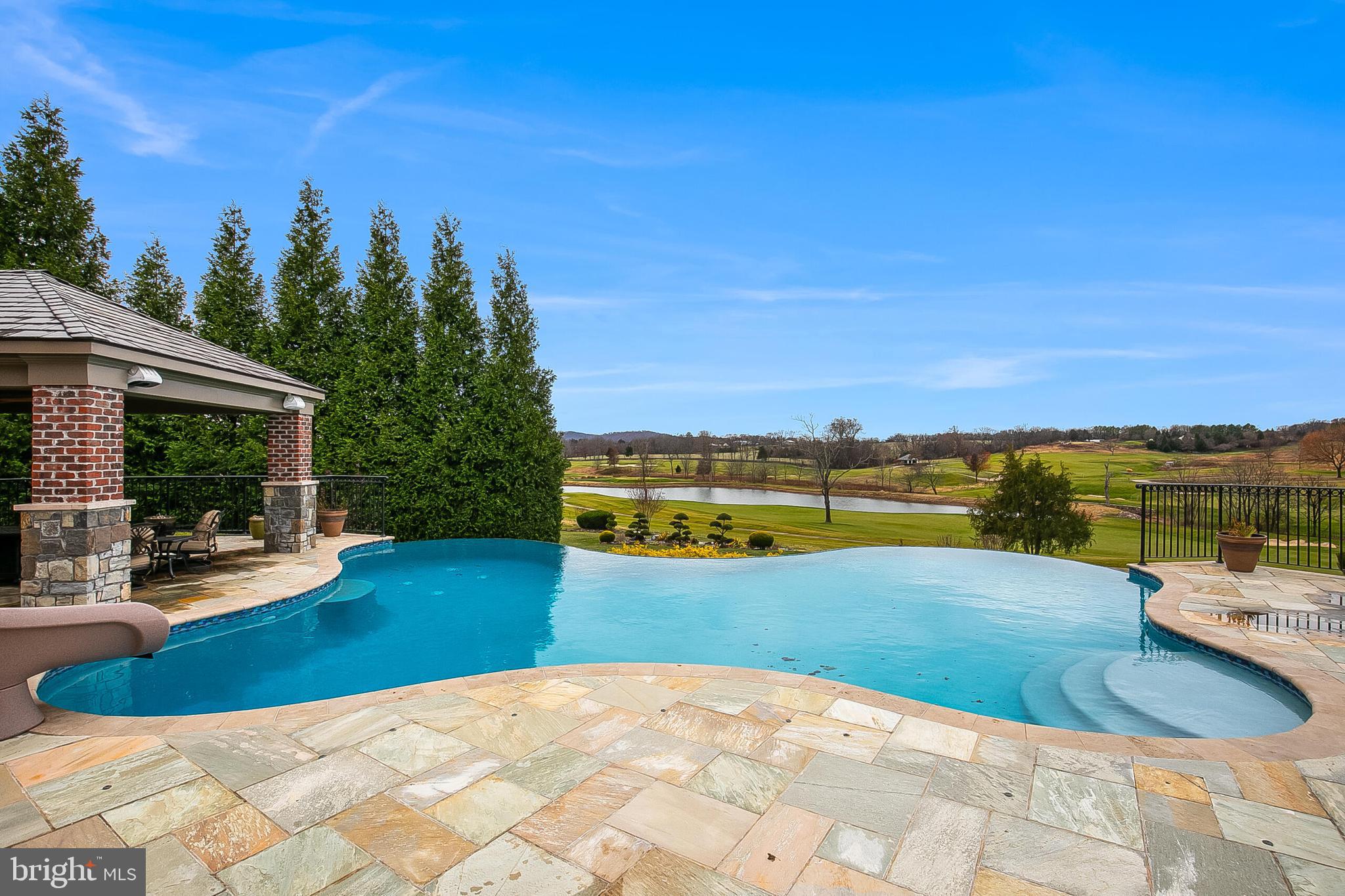 CREIGHTON FARMS - Residential