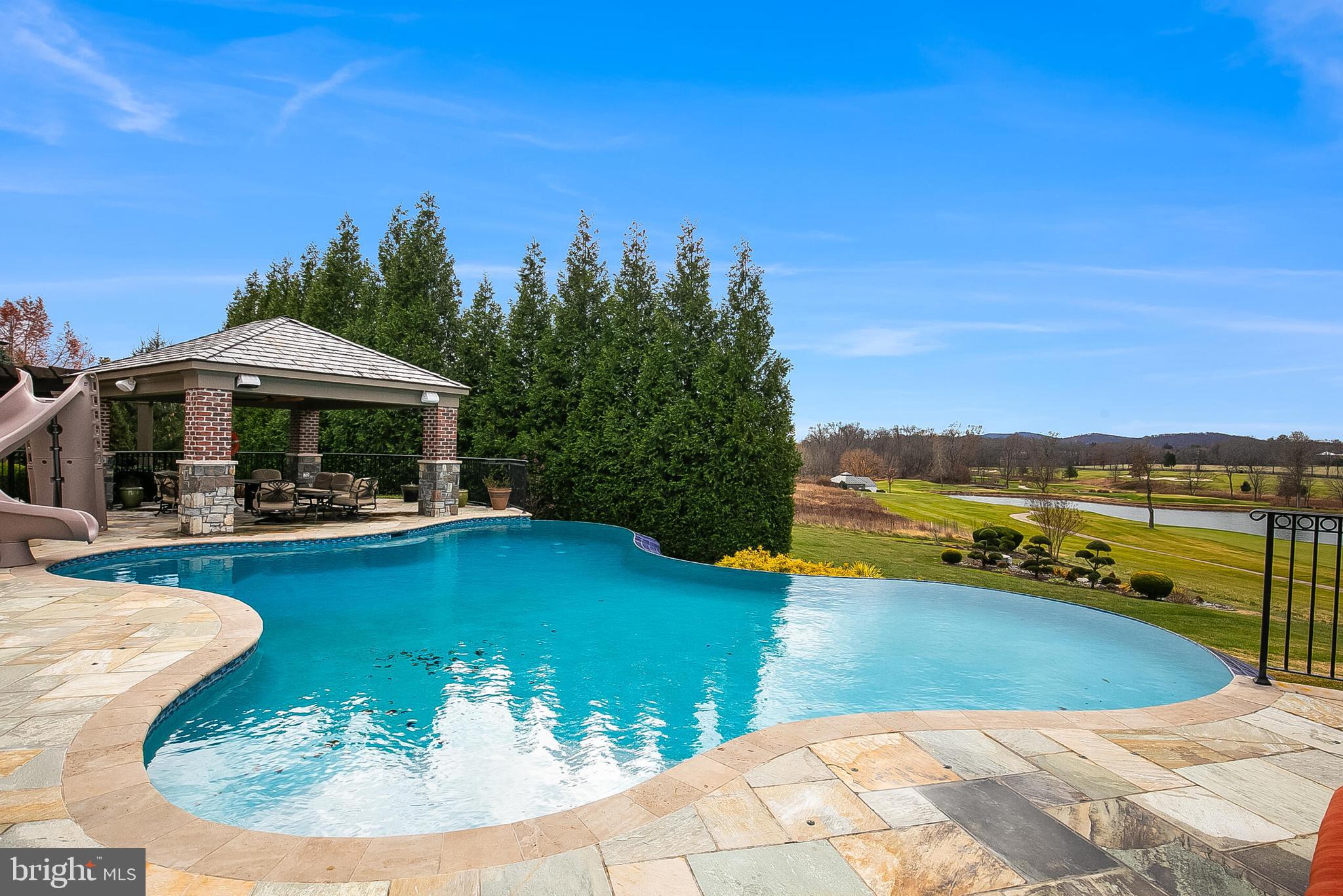 CREIGHTON FARMS - Residential