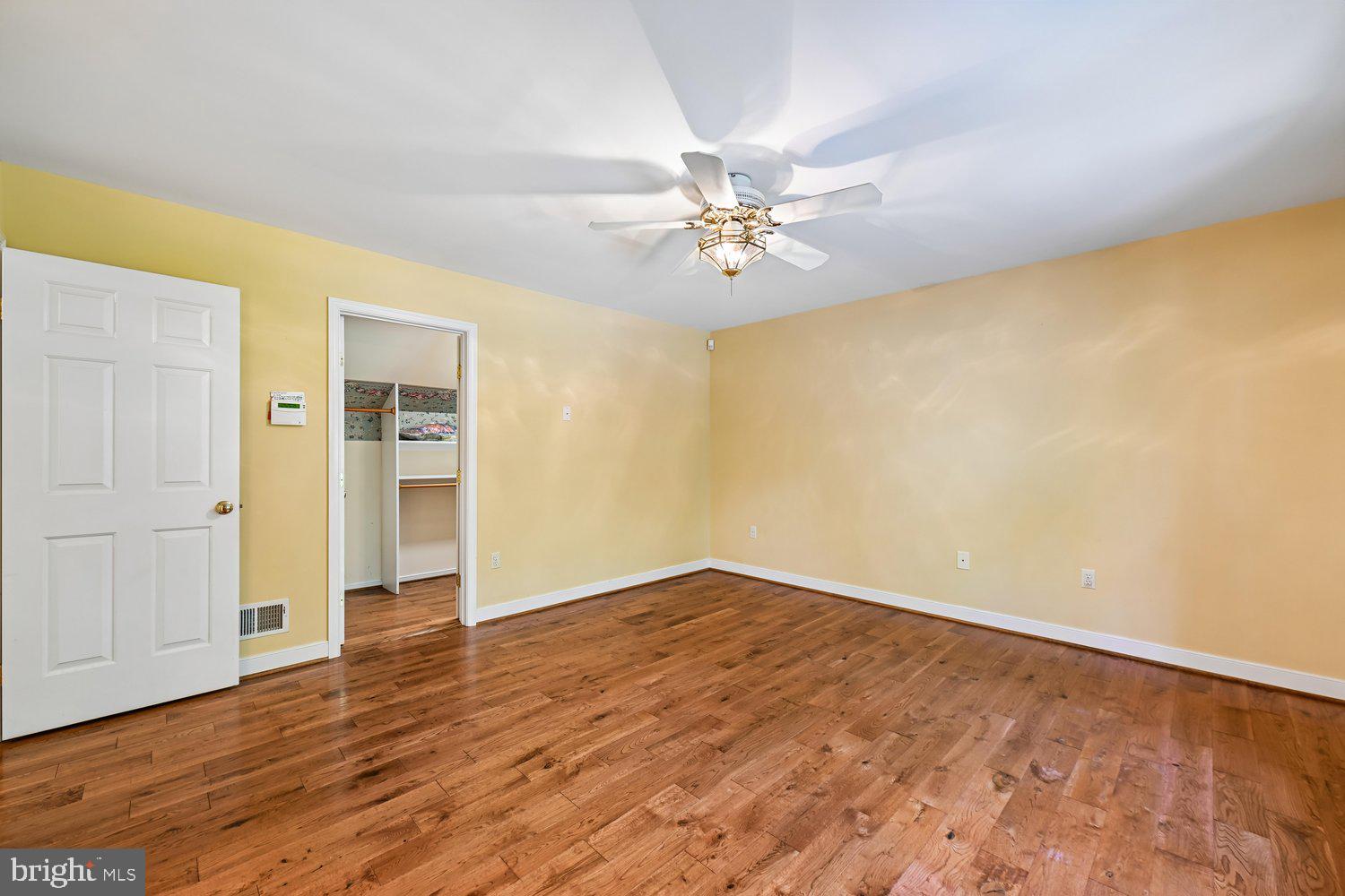 CALVERTON - Residential