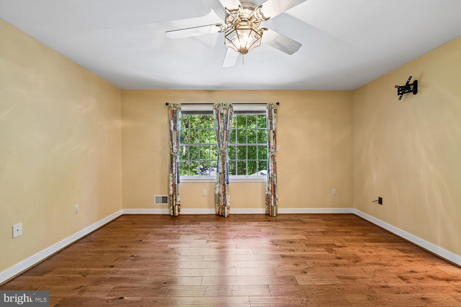 CALVERTON - Residential