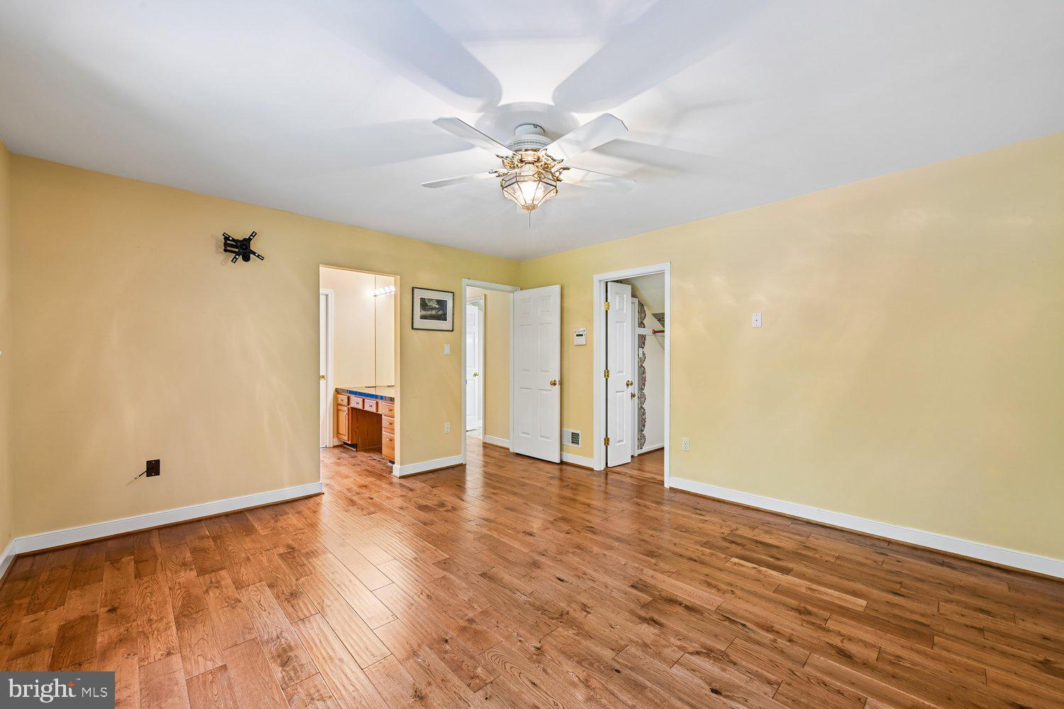 CALVERTON - Residential