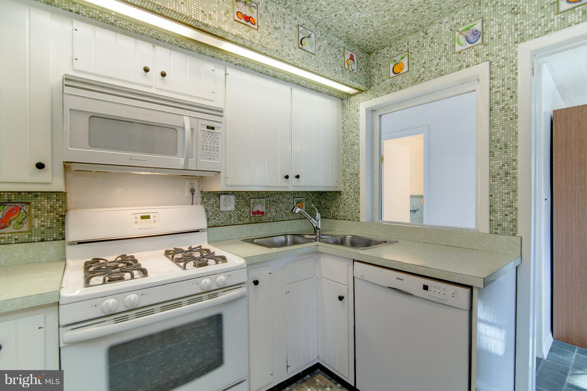 BURGUNDY VILLAGE - Residential