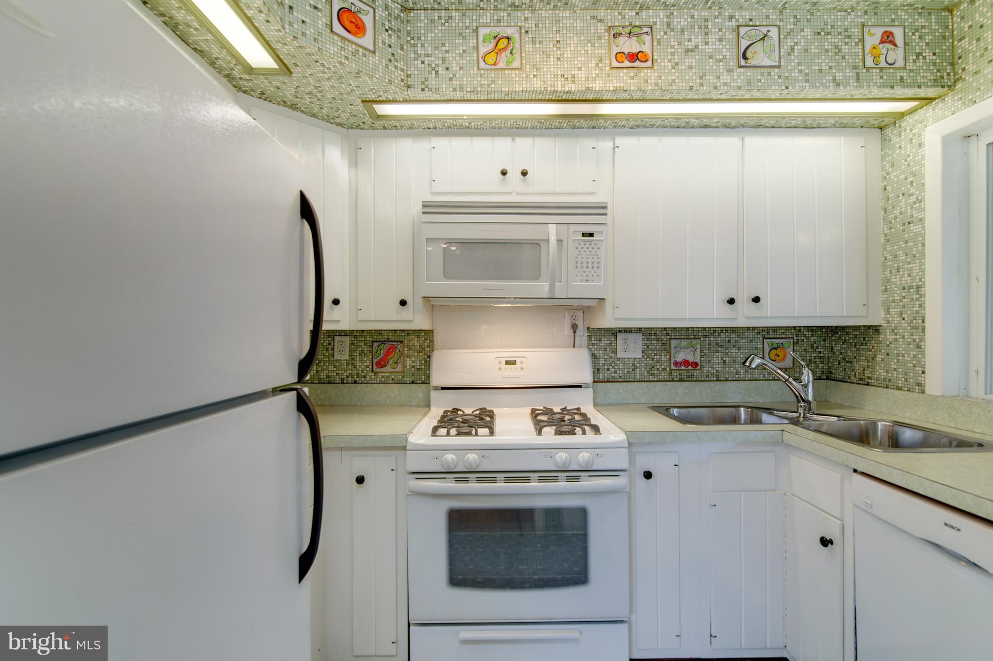 BURGUNDY VILLAGE - Residential