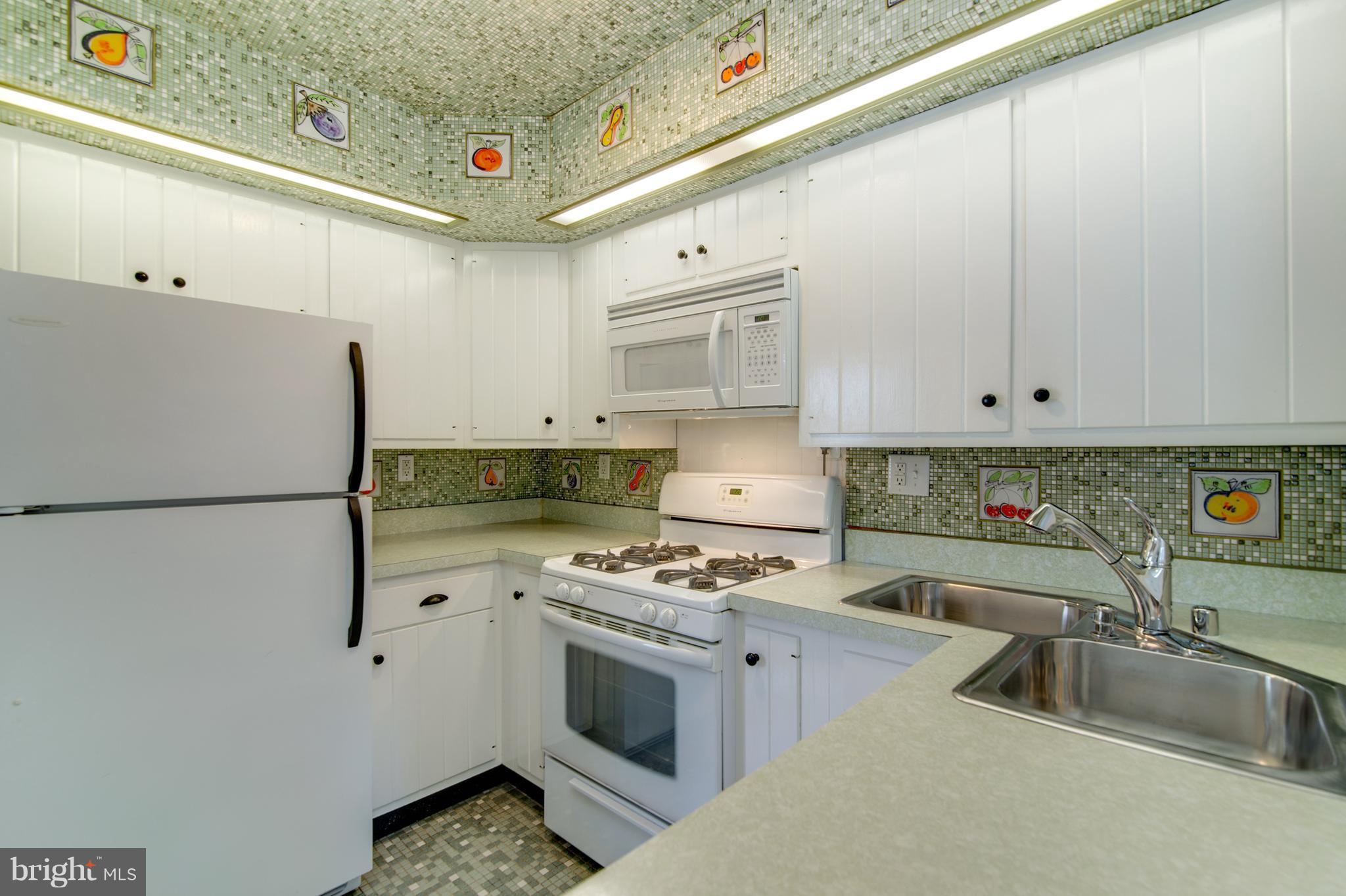 BURGUNDY VILLAGE - Residential