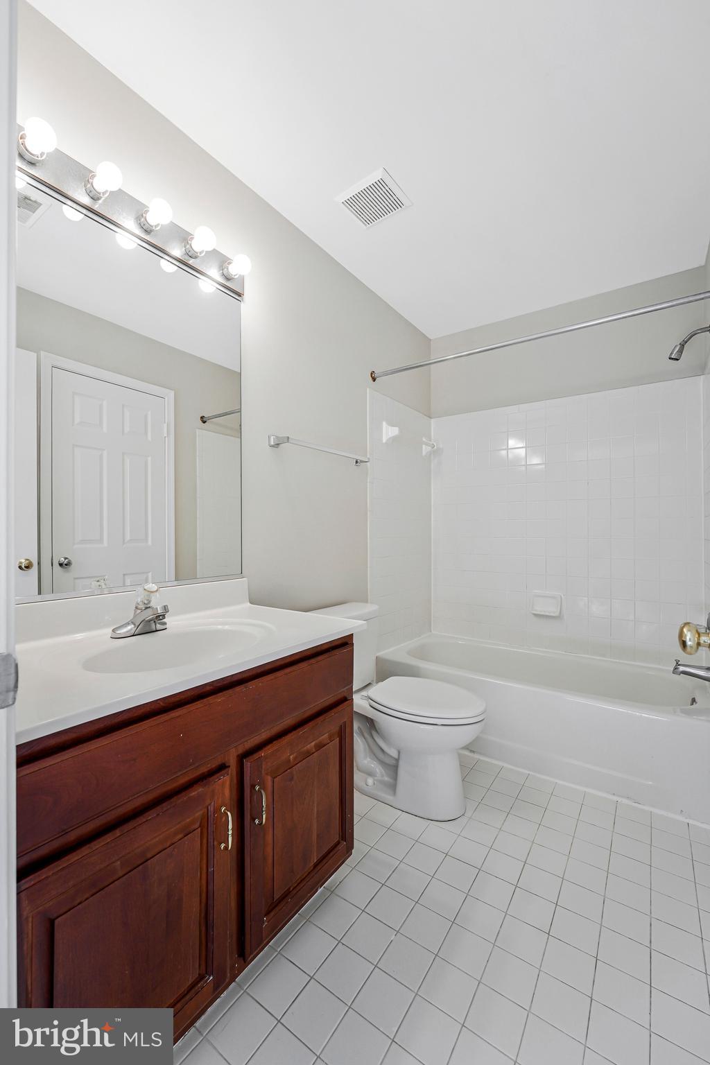 EDGEWATER - Residential