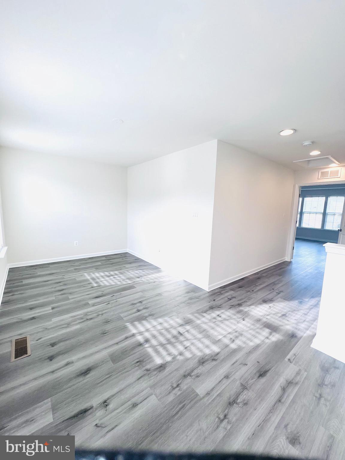 EMBREY MILL - Residential Lease