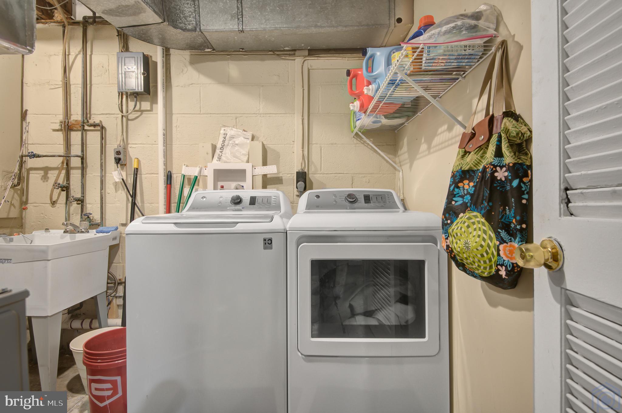 CREST PARK - Residential