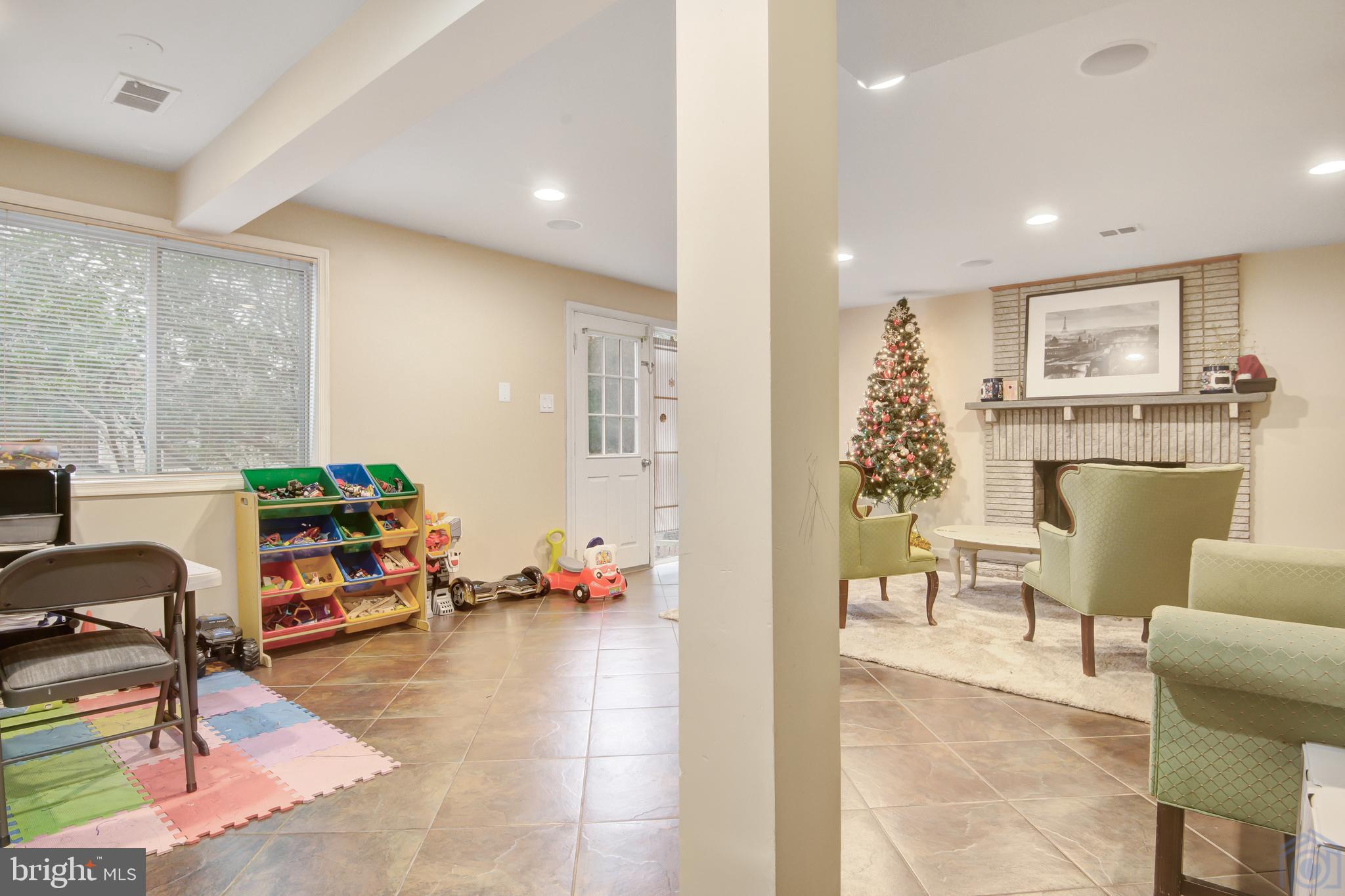 CREST PARK - Residential