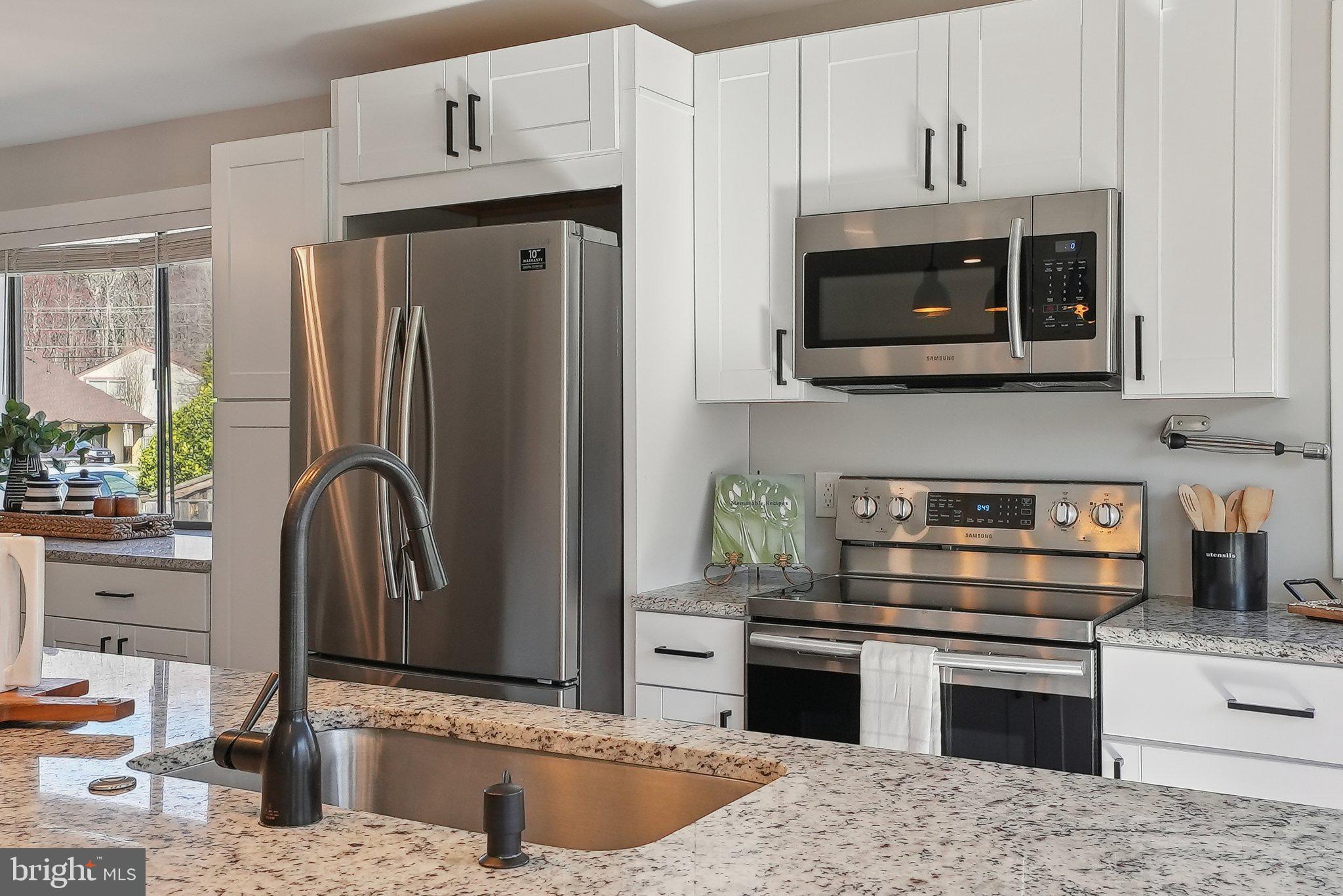 STONEYBROOKE - Residential