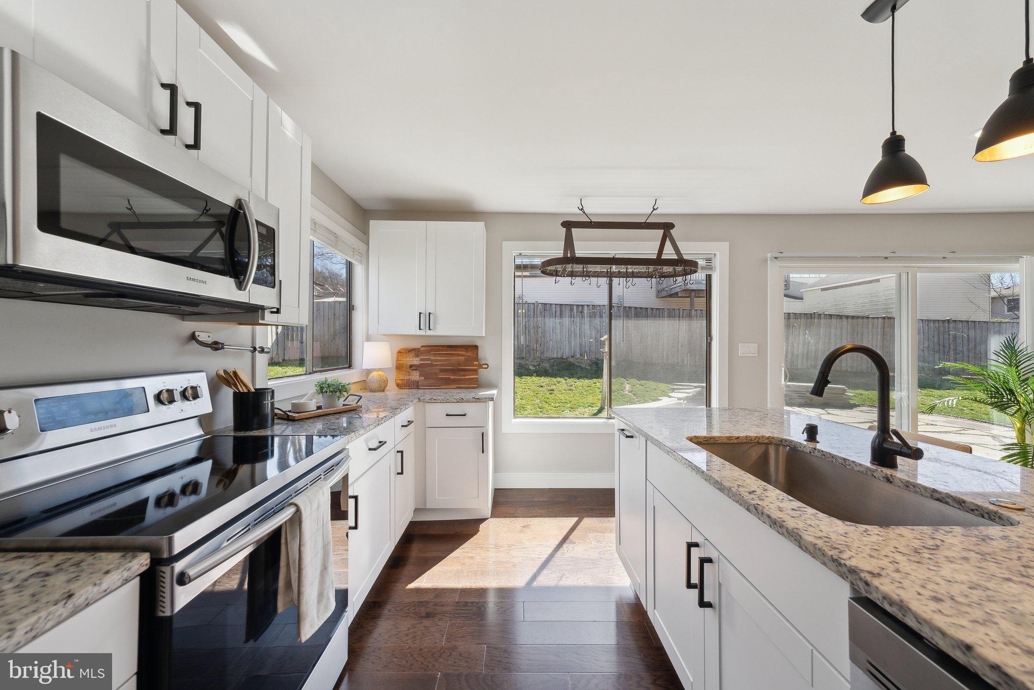 STONEYBROOKE - Residential